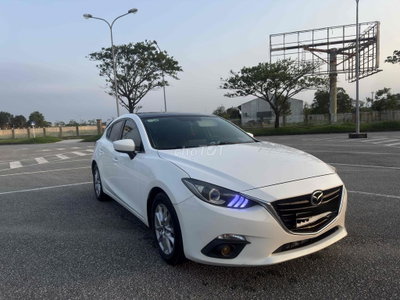 Mazda 3 Hatchback 2016 1.5 AT Trắng