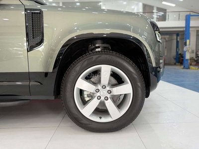 Land Rover Defender 110 HSE 2024