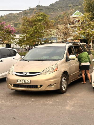 Toyota Sienna Vàng cát