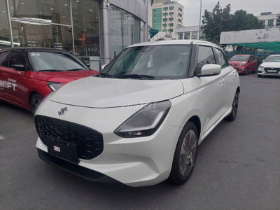 Suzuki Swift màu Trắng giao ngay