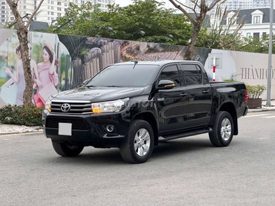 Toyota Hilux 2020 2.4MT nổi tiếng nồi đồng cối đá