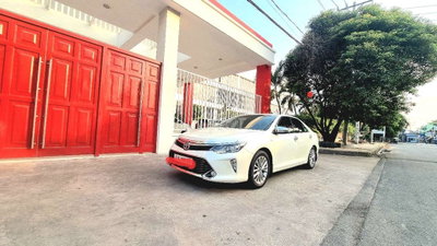 Toyota Camry 2018 2.5Q Trắng