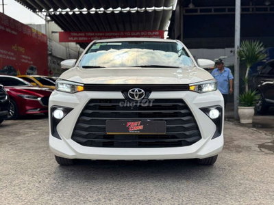 Toyota Avanza Premio 2022 1.5CVT, màu trắng,5v8km