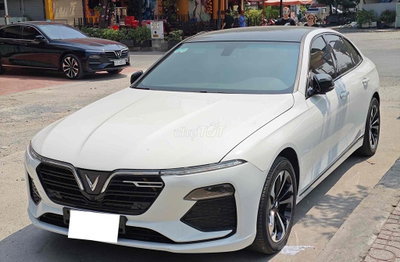 Xe 1 chủ từ đầu thiếu mỗi cốp điện là bản plus