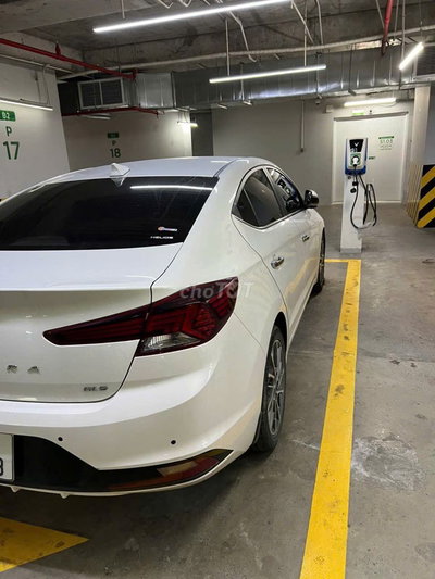 Hyundai Elantra 2021 Trắng 60.000 km