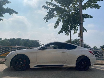 Hyundai Genesis Trắng