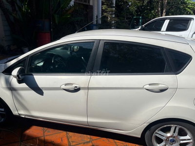 Ford Fiesta Trắng 114265 km
