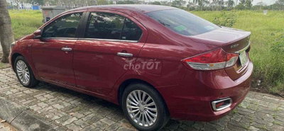Suzuki Ciaz Đỏ 5 chỗ