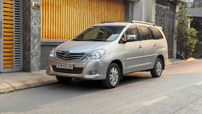 Toyota Innova V 2009 Bạc Tự động