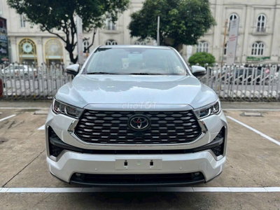 INNOVA CROSS HYBRID giao ngay, bao giá thị trường