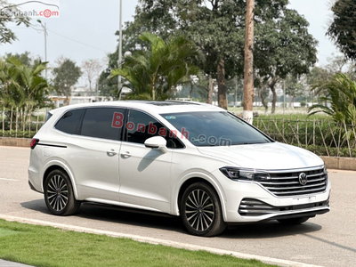 Xe Volkswagen Viloran Luxury 2023