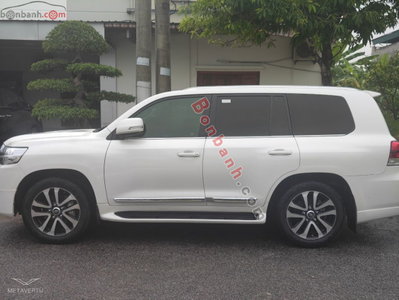 Xe Toyota Land Cruiser 4.6 V8 2020