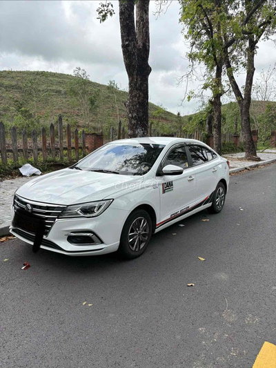MG MG5 Trắng 5 chỗ Thể thao