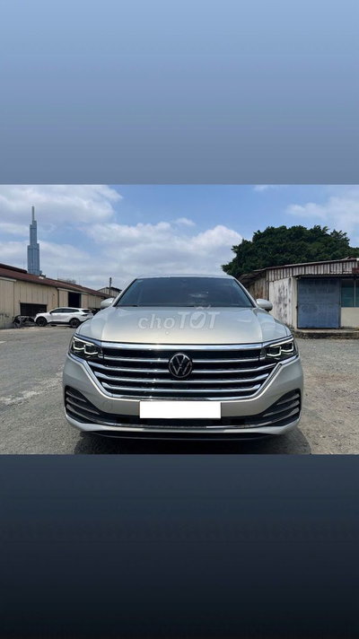 Volkswagen Viloran Luxury 2025 28 km Bạc