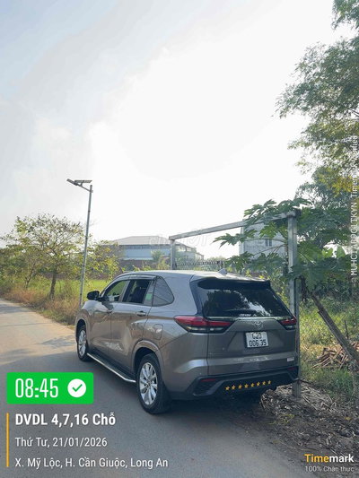 Toyota Innova Cross 2025 22.000 km Xám