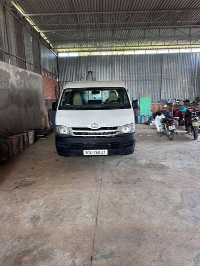 Toyota Hiace 2010 Trắng