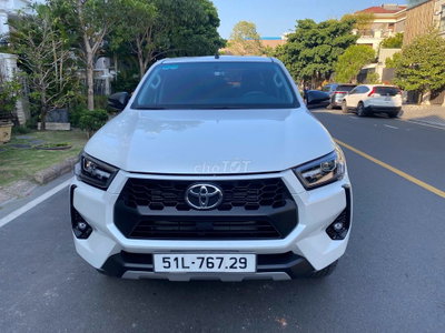 Gia đình đổi xe 7 chổ bán Toyota Hilux SX 2025