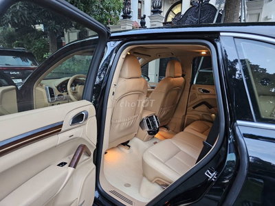 Porsche Cayenne màu Đen