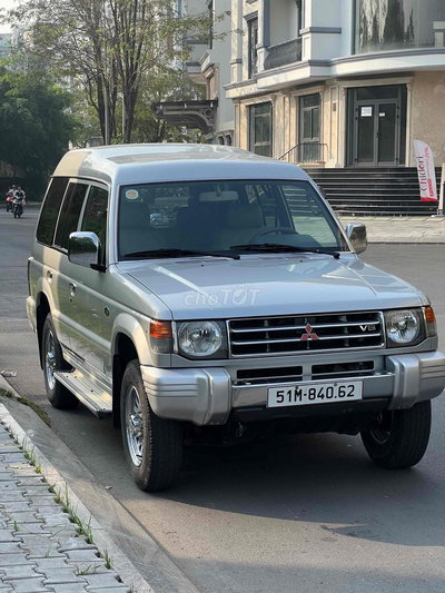 Mitsubishi Pajero 2002 V33 V6 Bạc