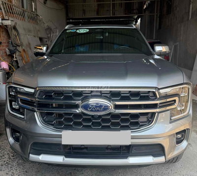 Ford Everest Titanium Bạc