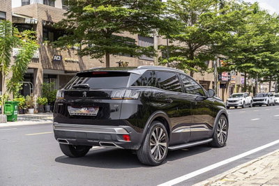 Peugeot 3008 GT màu Đen
