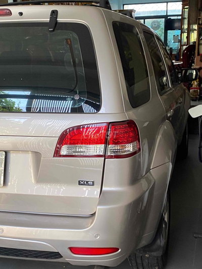 Ford Escape 2011 XLS Vàng cát
