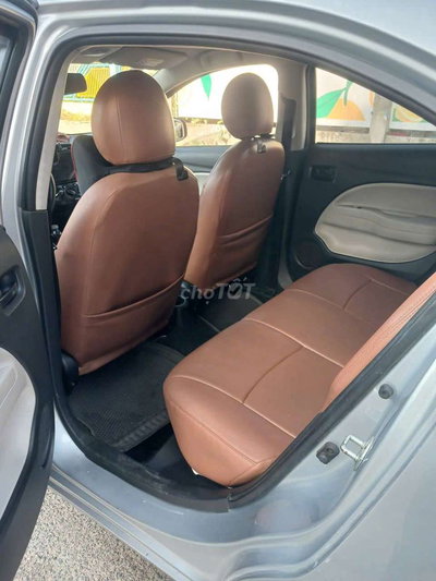 Mitsubishi Attrage 4 chỗ Bạc