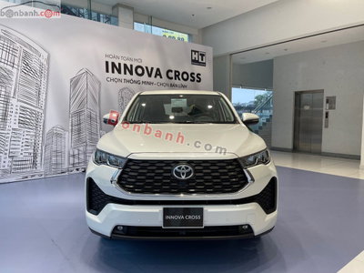 Xe Toyota Innova Cross 2.0V CVT 2026