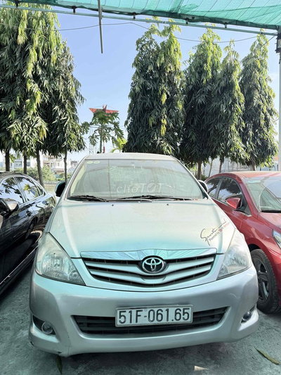 Toyota Innova G 2011 Bạc