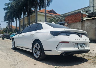 VinFast Lux A 2.0 2022 Trắng bao check