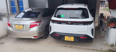 Toyota Vios màu Vàng cát