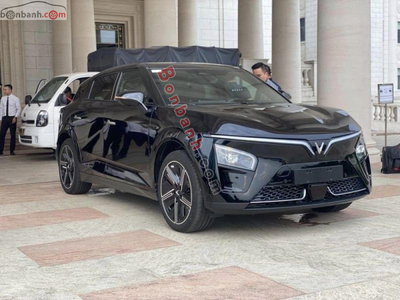 Xe VinFast VF7 Plus AWD 2026