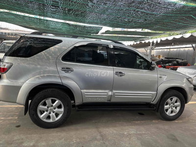 Toyota Fortuner 2011 2.7V Bạc xe rin đẹp