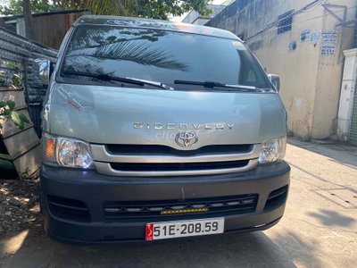 Toyota Hiace 6 chỗ màu Xám