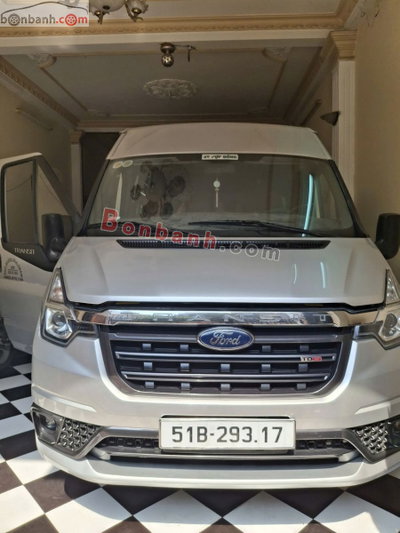 Xe Ford Transit Tiêu chuẩn 2022