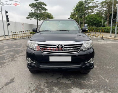 Xe Toyota Fortuner 2.7V 4x4 AT 2015