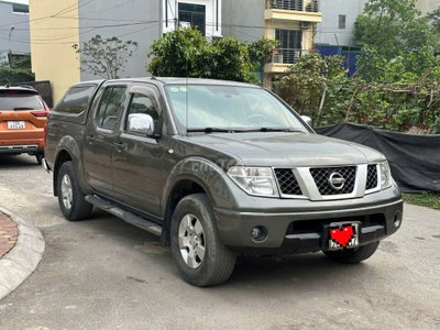 Nissan Navara LE 2.5MT 4x4 sx 2013 đăng ký 2015