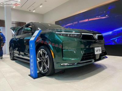 Xe VinFast VF9 Eco 2025