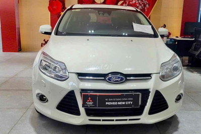 Ford Focus Trắng 5 chỗ