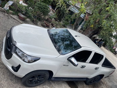 Toyota Hilux 2.4 Trắng 40.000 km