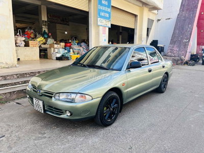 Proton Wira Xanh lá