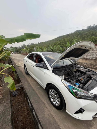 Hyundai Accent Trắng 5 chỗ