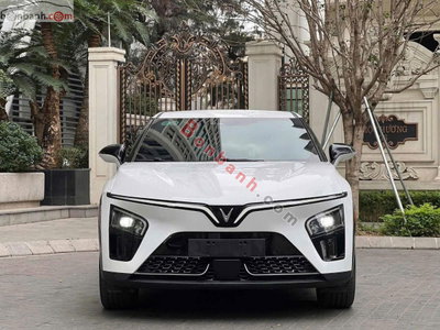 Xe VinFast VF7 Plus 2026
