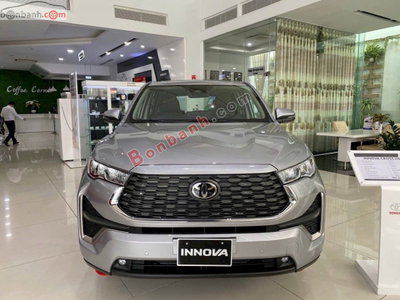 Xe Toyota Innova Cross HEV 2.0 CVT 2026