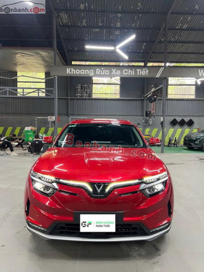 Xe VinFast VF8 Eco AWD 2023