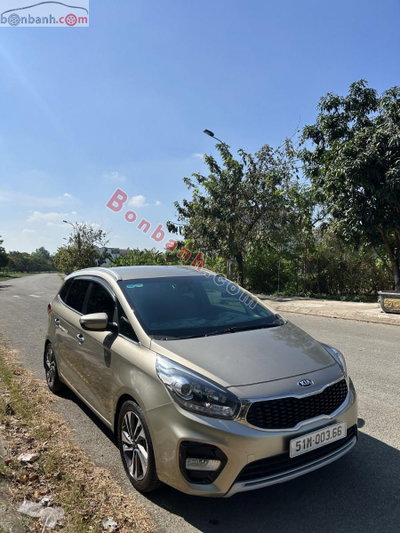 Xe Kia Rondo 2018