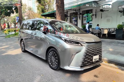 Xe Lexus LM 500h 2025