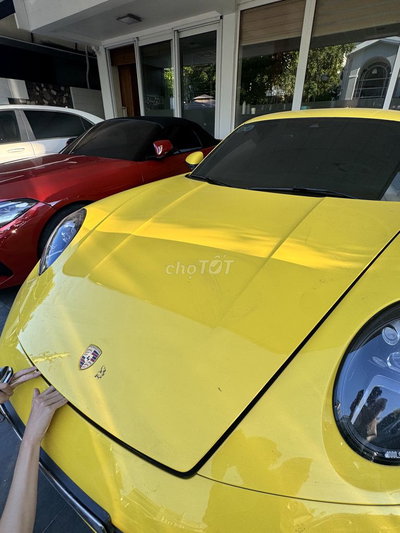 Porsche 911 Carrera 2022 Vàng