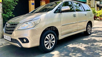 Gia đình bán xe Toyota Innova 2.0E SX 2015