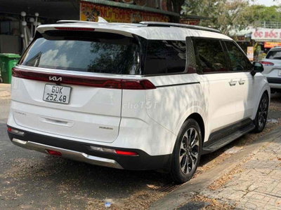 Kia Carnival 2023 Premium 2.2D 7S - 51000 km